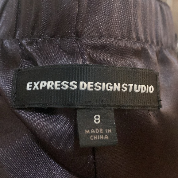 Vibrant dress by Express Design Studio. Sz.8
Pit to Pit 16”, Pit to hem 29” - Picture 6 of 6